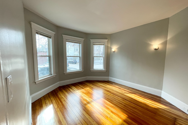 bedroom - Gorgeous and Modern 4-Bedroom Apartment - Red Line