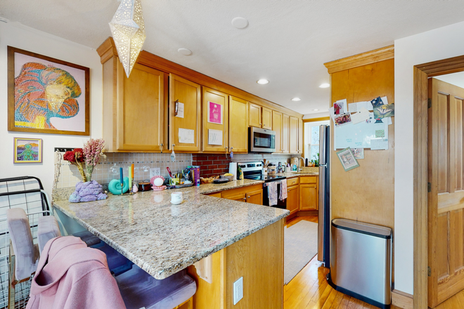 Call NOW for showings! 617-236-8600 - HEMENWAY ST - HUGE TOP FLR LOFTY DUPLEX 3BR W/ 2 BATH, IN UNIT LNDRY, DW, AC, BLCNY AVAIL *9/1/2026*