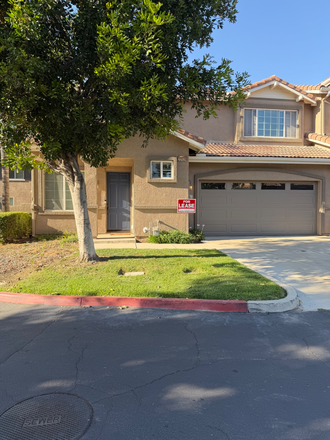 Front of Condo - 3 Bedroom 2.5 Bath Condo for Lease