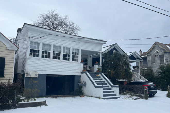 exterior with parking - Elevated house close to campus downtown