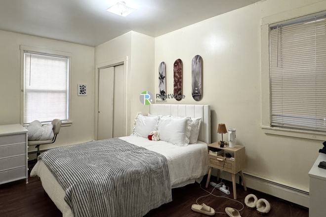 1 - Spacious 3 Bedroom Apartment in Prime Mission Hill Location – 1576 Tremont St. #3