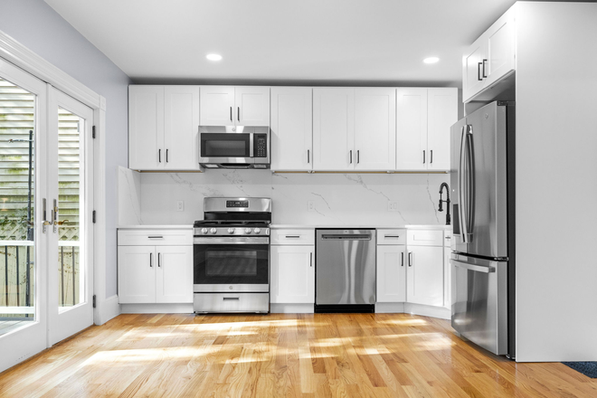 2 - Sept 2026, Gorgeous 3 bed, 2 bath, close to MBTA,  Pet Friendly, No Fee!