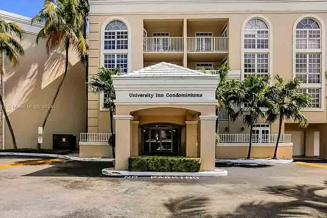 Main Building - University Inn 2 bedroom newly painted and furnished Walking Distance to UM Condo