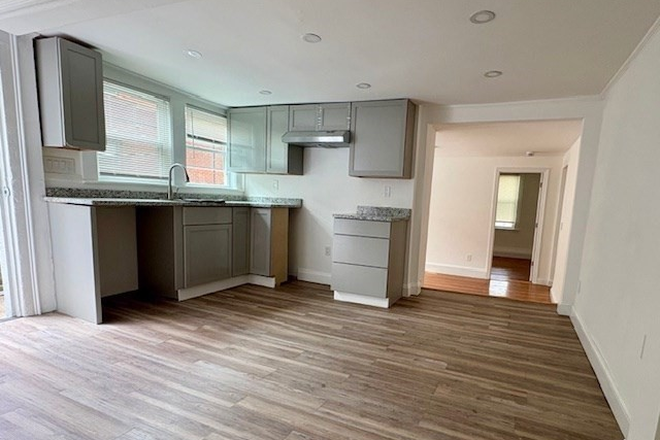 Call NOW for showings! 617-236-8600 - MARKET ST - HUGE SF HOUSE NEAR BC! 8BR W/ 4BA, W/D IN UNIT, PRKNG INC, YARDS, BSMNT RM *AVAIL ASAP!*