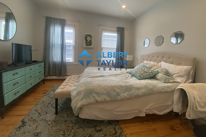 Bedroom #3 - Spacious top-floor 3 Bed on Western Ave!!