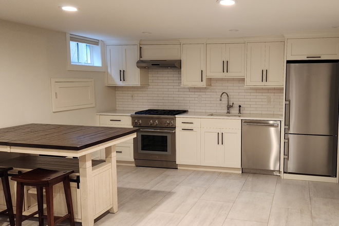 Fully equipped modern kitchen - 1BR basement apt-Moore St-Princeton