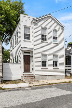 Front - Downtown 4 Bedroom House New Renovation
