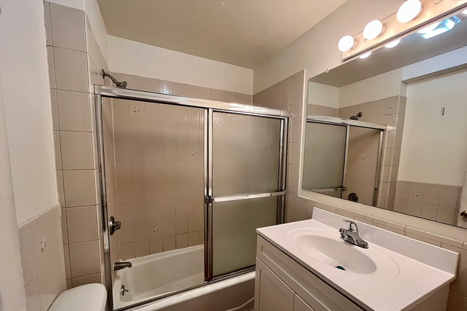Bathroom - Spacious, Fully-Furnished Sublet Right On Campus (at a Discounted Price!) :D