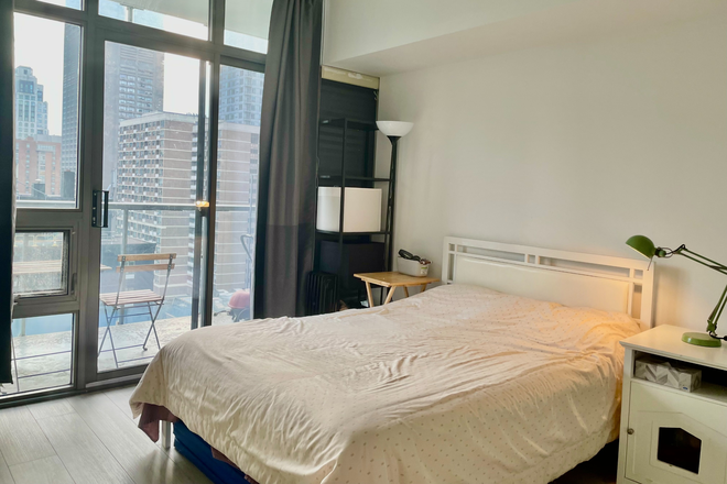 bedroom - Yonge/Bloor - Spacious 1+Den Condo (1min to Subway, 5min to UofT)