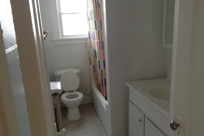 Bathroom - Apartment room close to campus