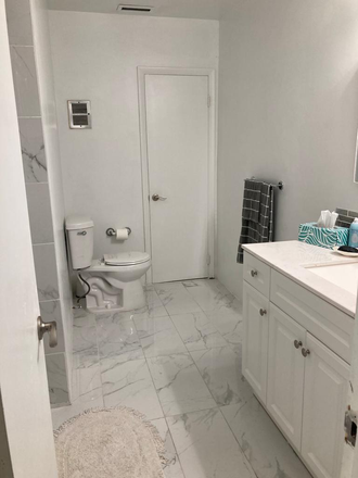 Shiny rebuilt bathroom - Furnished Private Room – Quiet, Cozy & Bike?Friendly to UM!