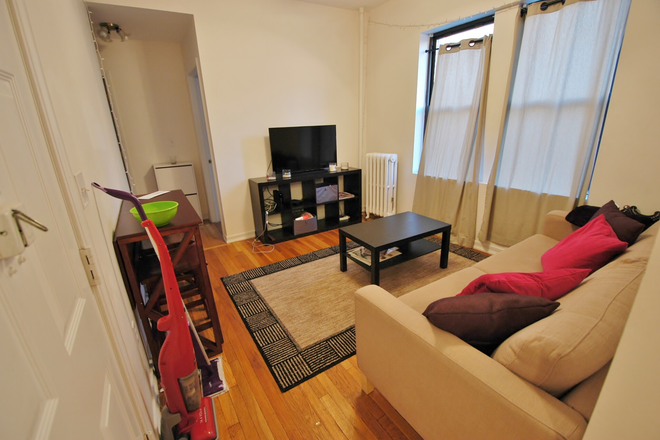 Living room - 2 Bed Available 9/1/25! *CONTACT NOAH 603-470-8181