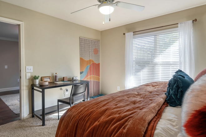 example bedroom - Redpoint Tuscaloosa Apartments