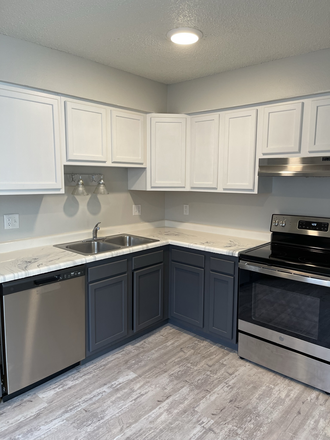 Three Bedroom - 504 S Johnson St Apartments