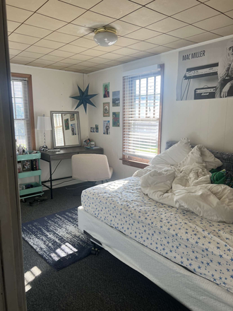 The Bedroom - 511 Ann St