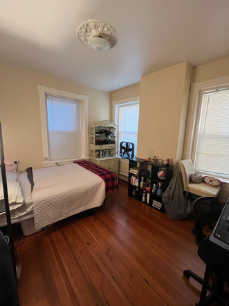 Bedroom - 1 bed in 3 bed apt, 1 bath