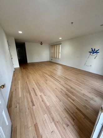 Large living room and dining room area - Spacious beautiful 3 bedroom with quick commute to Manhattan - unfurnished Apartments