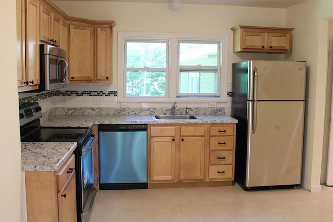 Kitchen - Looking to Sublet Room for UConn or ECSU students House