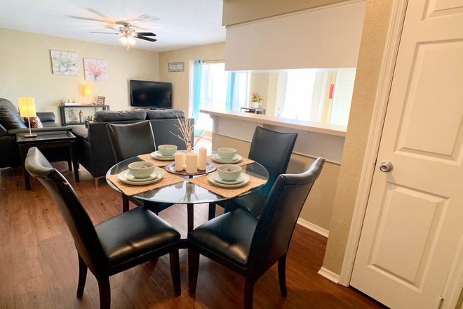 Dining Area - Riverwind at Alafaya Trail Apartments