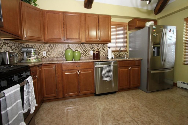 Kitchen - Spacious 4BR Apartment Near JFK/UMass – Hardwood Floors & Modern Kitchen