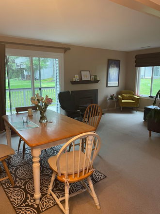 Living room with working electric fireplace and dining room - 3 Bedroom Condo for Spring 26 Sublet