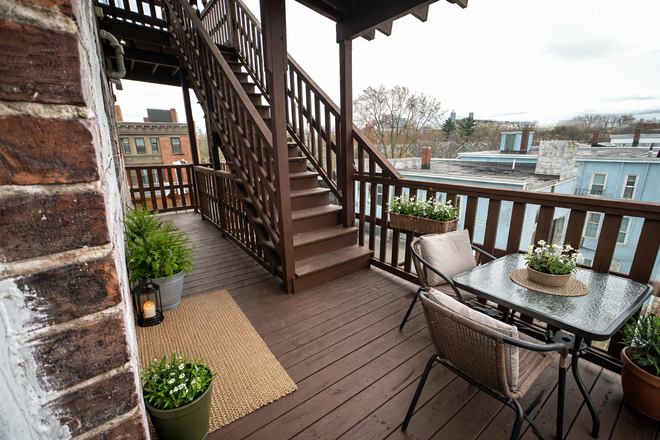 . - STUNNING 1 BEDROOM, HEATING INCLUDED, PET FRIENDLY, NO BROKER FEE!! Apartments