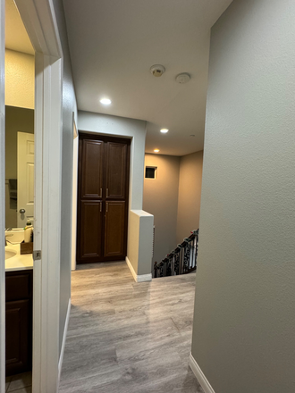 Upstairs hallway - Gated Community in Glenwood House