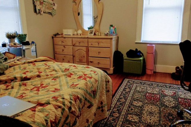 Bed - 4 BED LOW PRICED UNIT NEAR TUFTS Apartments