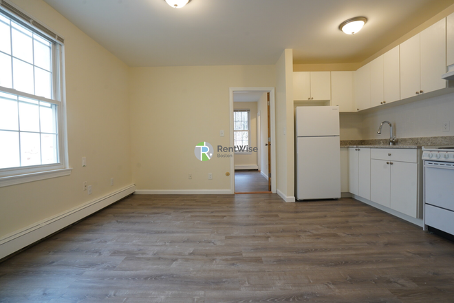 1 - $2,300 – Mission Hill 1BD March – Prime Location Near NEU