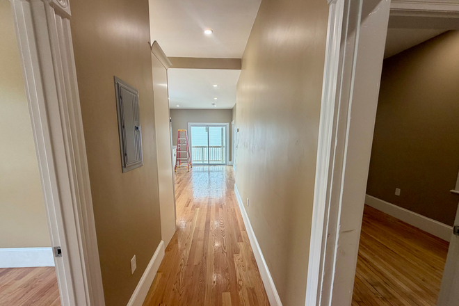 . - **NO BROKER FEE** Nice renovated 7 beds/2 baths in East Boston Apartments