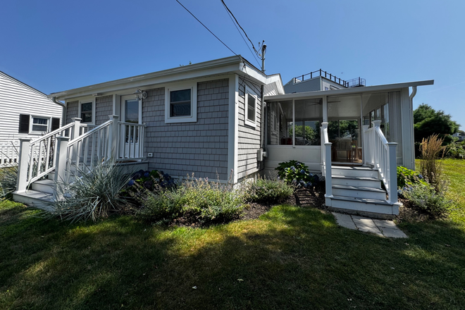 Entire home - Newly remodeled Cozy Cottage, fully furnished water included