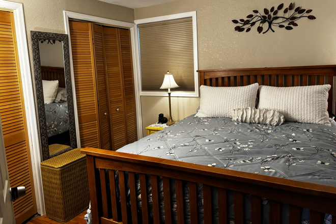 Master bedroom - Ranch style Boulder Home in great location