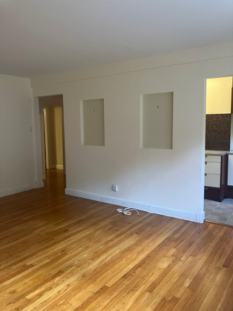 Living room facing kitchen - Spacious 1 bd w/PARKING on Brighton/Brookline border - 1.3 mile walk to campus Condo