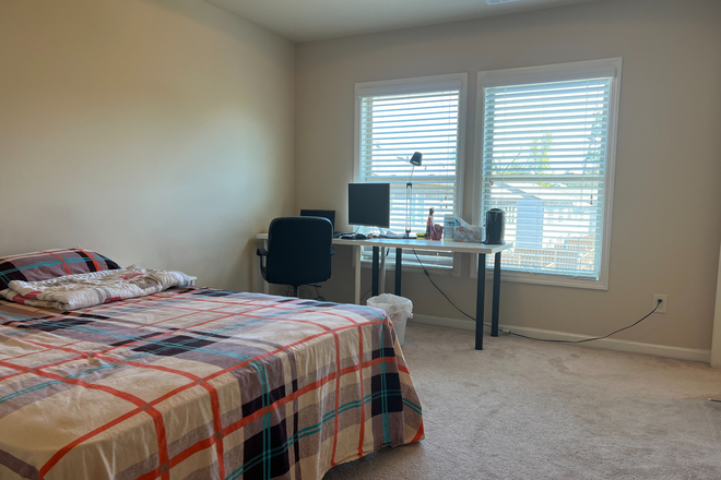 Bedroom - One bedroom / full bath of a townhouse close to Emory and I-285