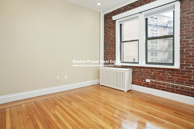 a - 2 big bedrooms by Berklee 9/1/2026 Condo