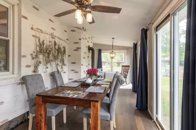 Porch - 4-bedroom, 1 bath close to Mt. Holyoke College