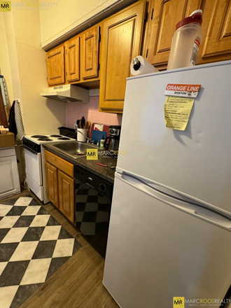 x - Beacon St Studio Kenmore Sq. Apartments