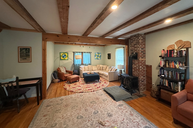 Living Room - 2 Acre House on the White River