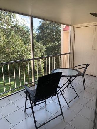 Balcony - 1 bed 1 bath walking distance to FAU