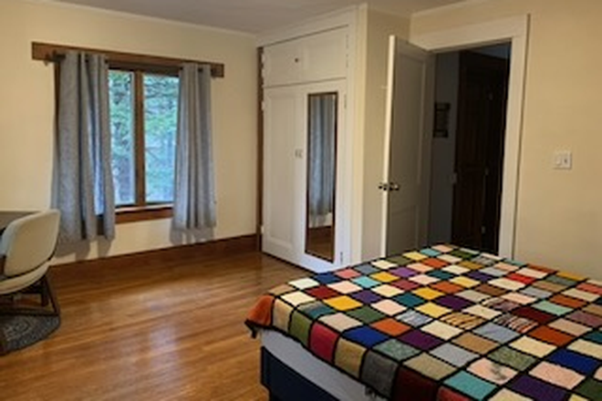 Bedroom facing West/NW - Quiet, Safe, easy commute, All Utils Included! House