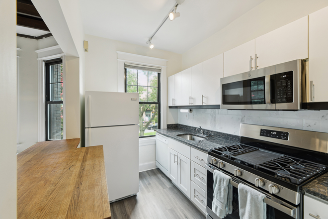 Kitchen - Sun-Filled Top Floor Apartment | Prime Capitol Hill Location | Walk to Georgetown Law
