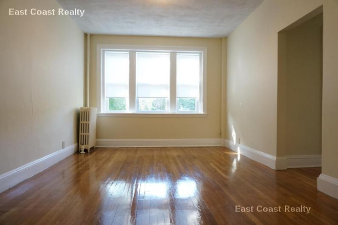 1 - SEPT 2025-Brighton Center 3 bed DUPLEX! H/HW inc., NO BROKER FEE!