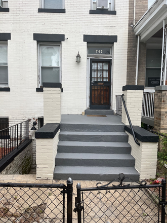 Front of the house - Regular Size Bedroom Available unfurnished  for DC students & international students welcome House