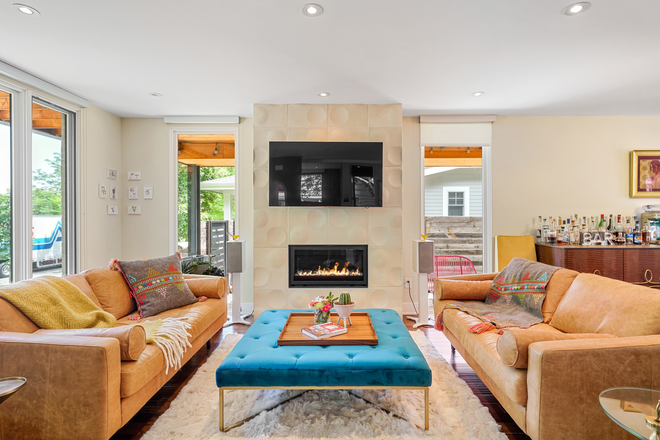 living room - Cozy and Luxe Retreat w/Trails out the Back Door House