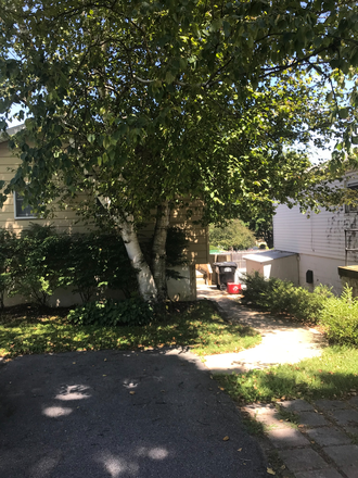 View from street/parking - Female Roommate Wanted House