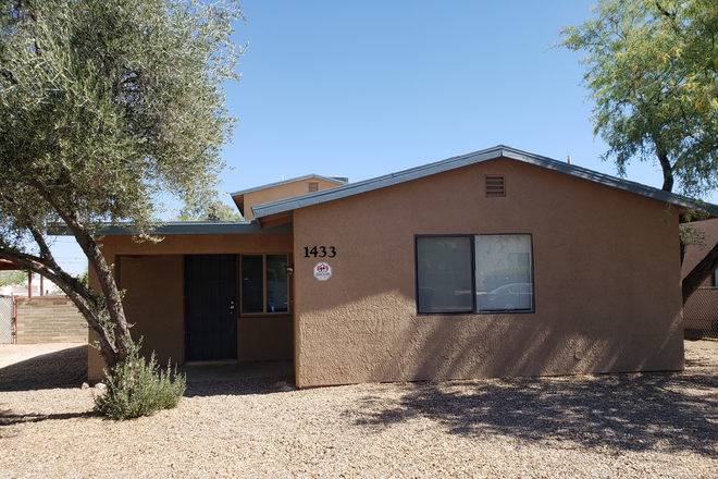 Parking for 5 cars - 5 bed 3.5 bath home near Banner UMC and UofA