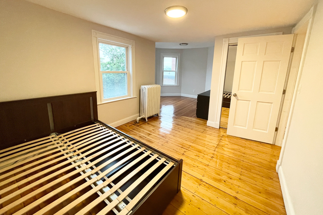 Text (774)365-8421 for more info!!! - *MASSIVE* 6 BED 2 BATH, MISSION HILL *9/1/26* Apartments