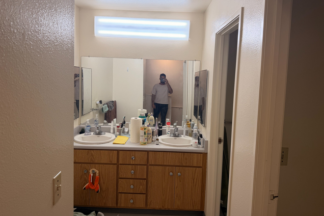 Bathroom - Fully Furnished Room in UCI Grad Housing Townhouse