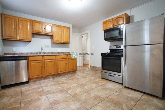 1 - NOW-SEPT 2026: Dorchester 4 Bed 2 Bath. Updated Kitchen and Bathrooms. Porch! Townhome
