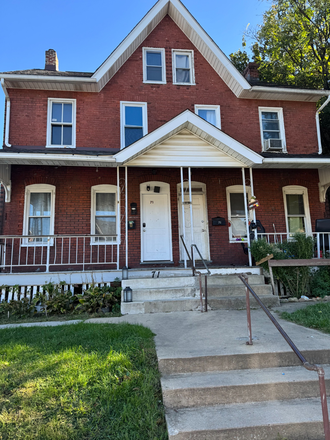 Exterior - Nice 2-bed, 1-bath Perfect for 2 or 3 Students Duplex